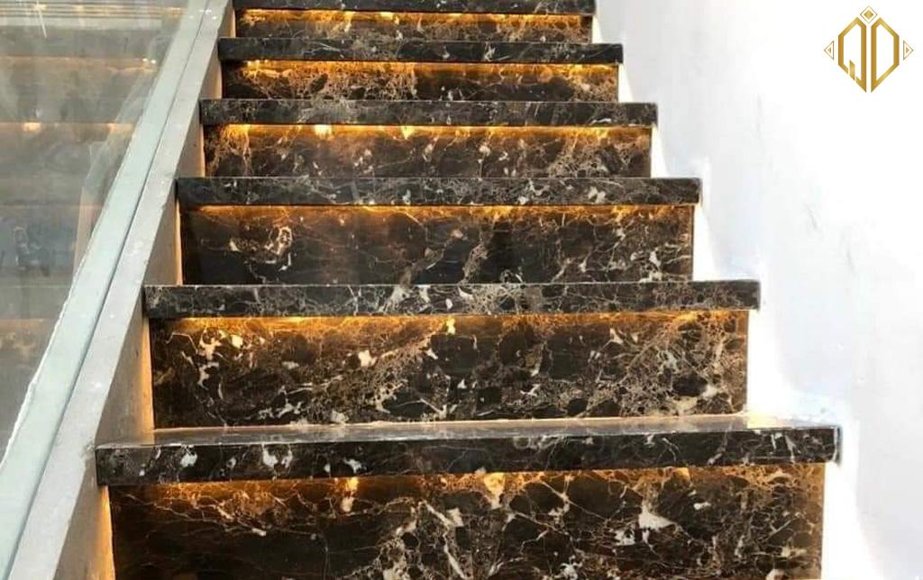 cafe brown marble op lat cau thang