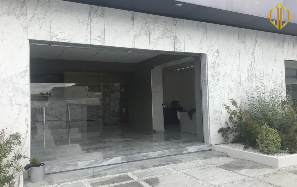carrara-giao-white-marble-op-lat-tuong