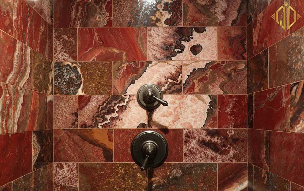 red onyx op lat phong tam