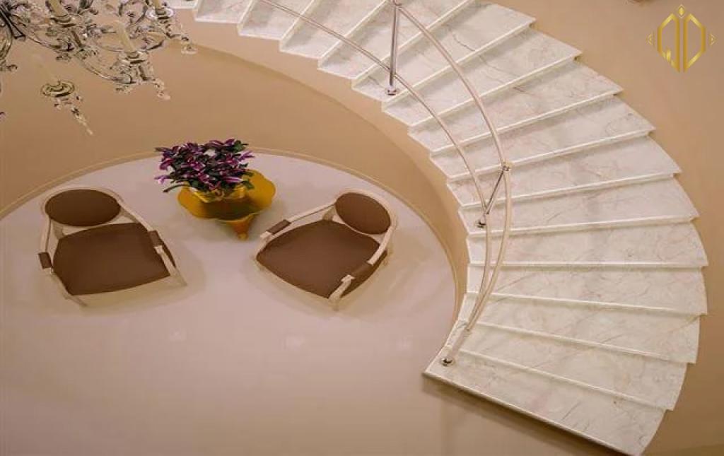 sofitel-beige-marble-op-lat-cau-thang